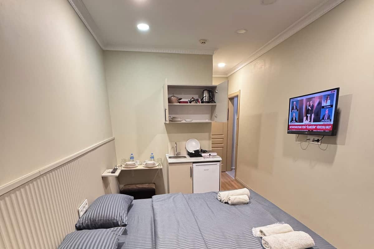 Premium bedding, minibar, desk, blackout curtains