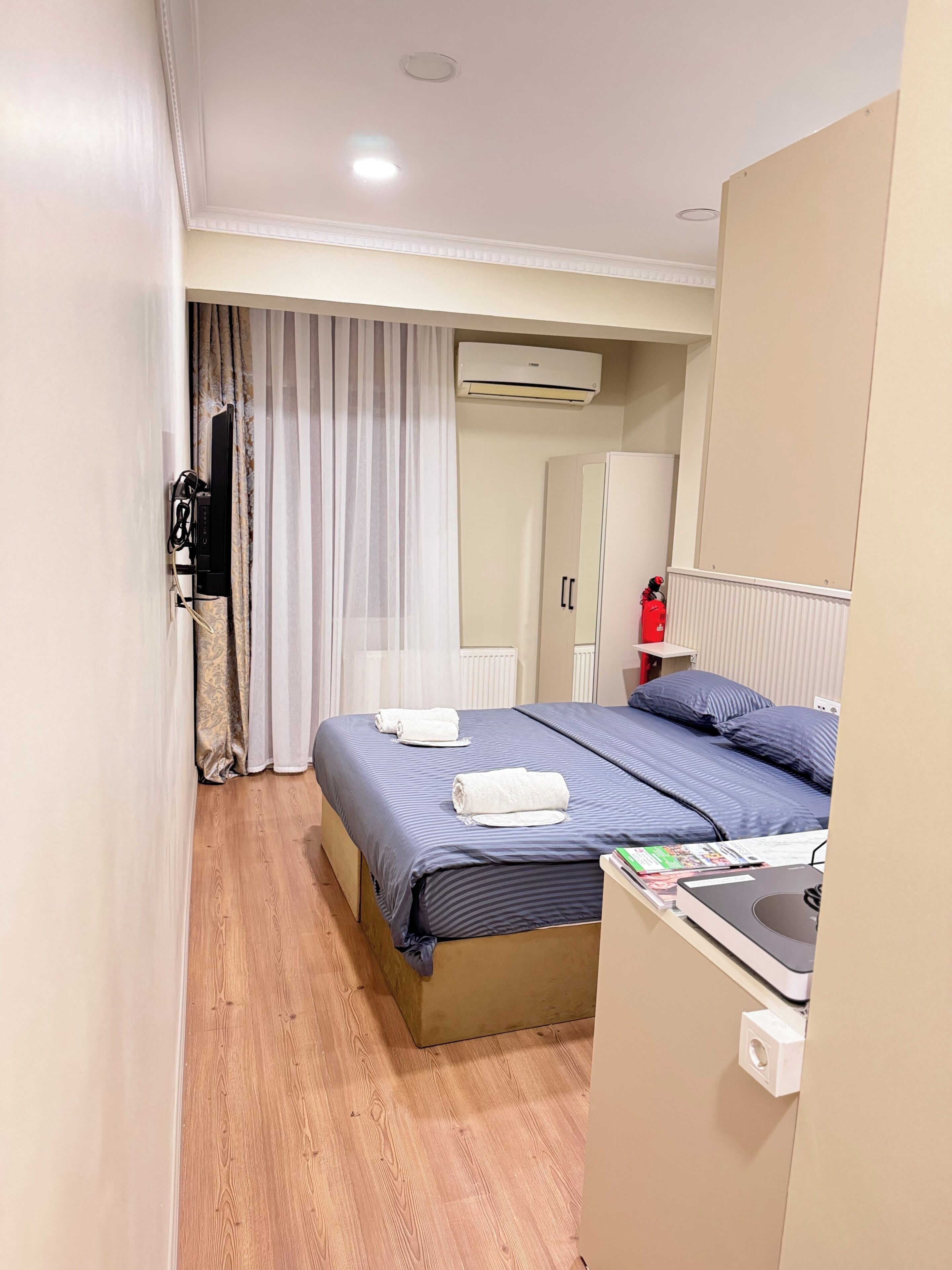 Premium bedding, minibar, desk, blackout drapes