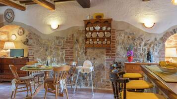 House, 1 Bedroom, Smoking, Patio | Living area