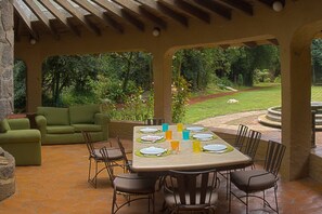 Maison, 3 chambres, fumeur, piscine privée | Restauration extérieure