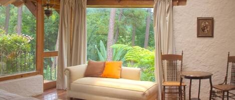 House, 3 Bedrooms, Smoking, Private Pool | Living area | Books