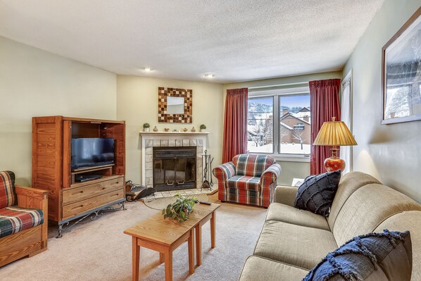 TV, fireplace, DVD player