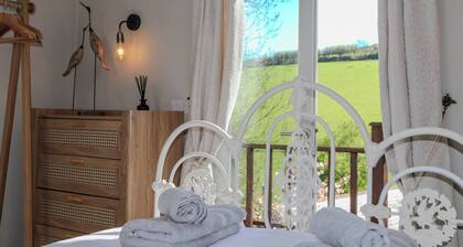 Treetops, a relaxing haven in Bantham South Devon