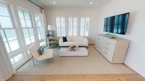 House, 6 Bedrooms | Living room