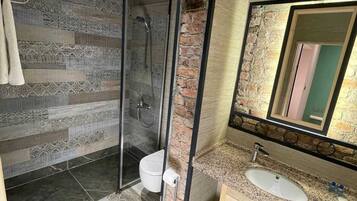 Design Penthouse | Bathroom | Shower, rainfall showerhead, hair dryer, towels