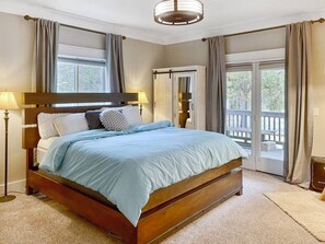 5 bedrooms, desk, iron/ironing board, travel cot