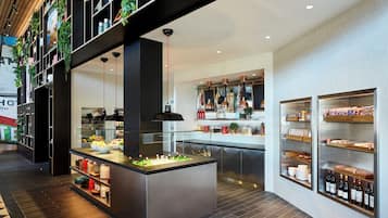 Desayuno buffet diario (USD 19 por persona)