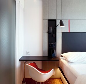 Room, 1 King Bed | Premium bedding, down comforters, pillowtop beds, in-room safe