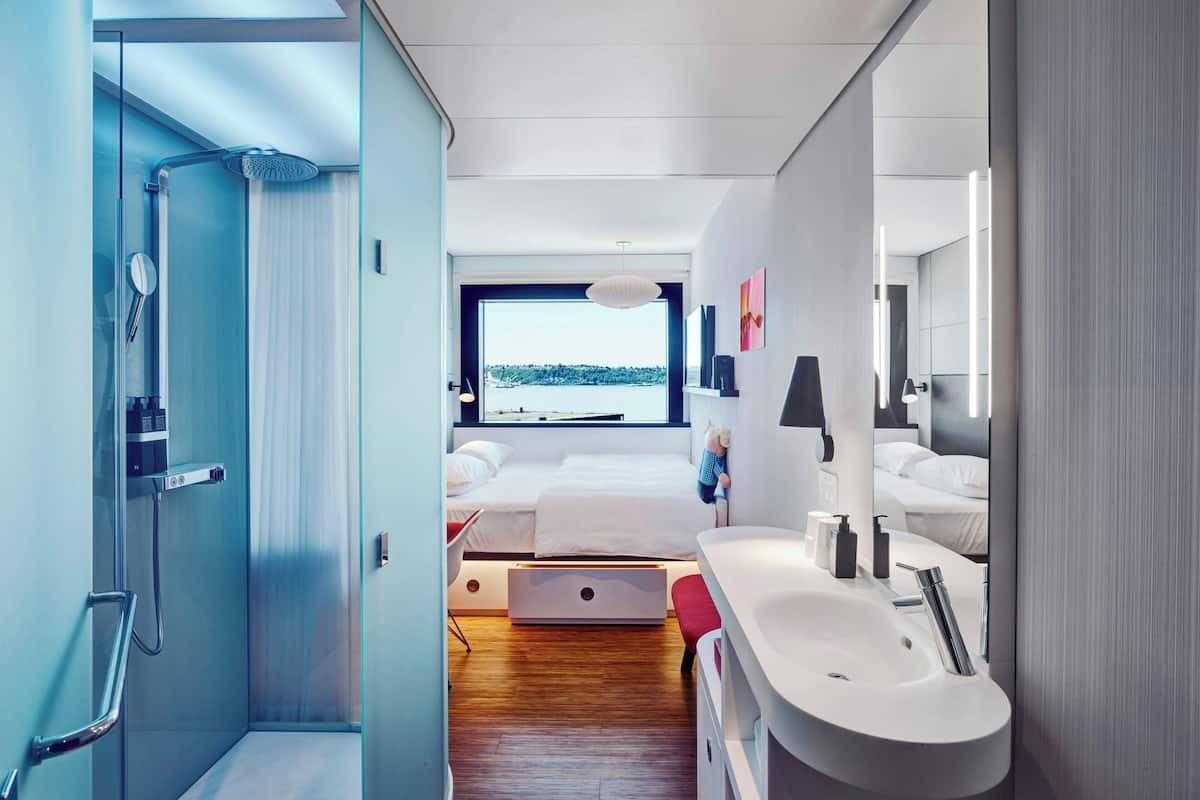 Chambre Prestige, 1 trÚs grand lit (View) | Literie de qualité, couette en duvet, lit avec matelas à plateau-coussin