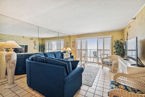 TV - XPLORIE ACTIVITIES & LINENS INCLUDED*! The Plaza - 3BR/2BA OF condo with indoor/outdoor pools & Tiki Bar! (Ocean City)