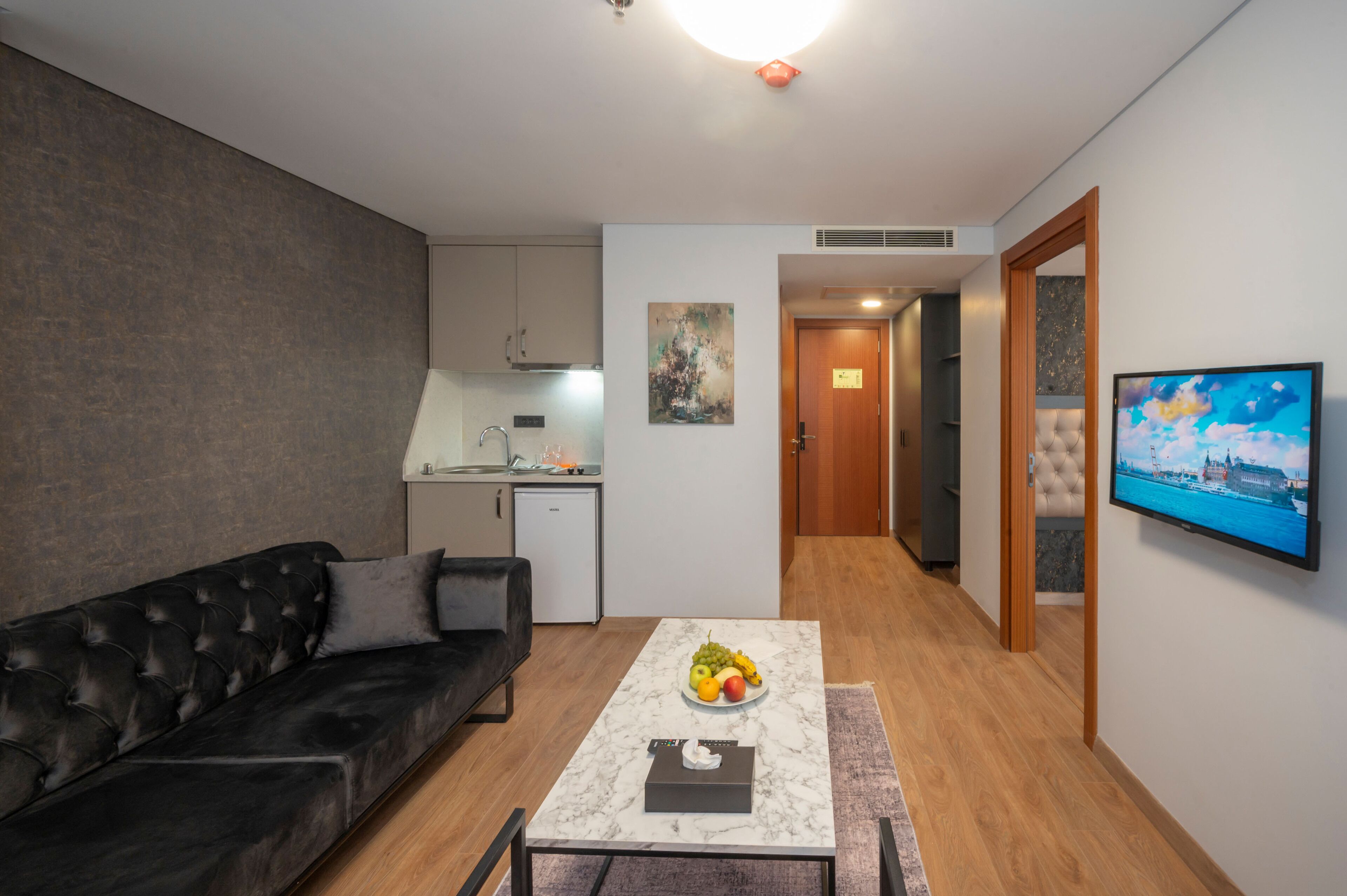 Standard Suite, 1 King Bed with Sofa bed | Living area