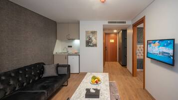 Standard Suite, 1 King Bed with Sofa bed | Living area