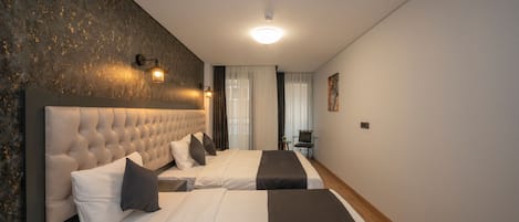 Familie suite, meerdere bedden | 1 slaapkamer, individueel gedecoreerd, individueel gemeubileerd