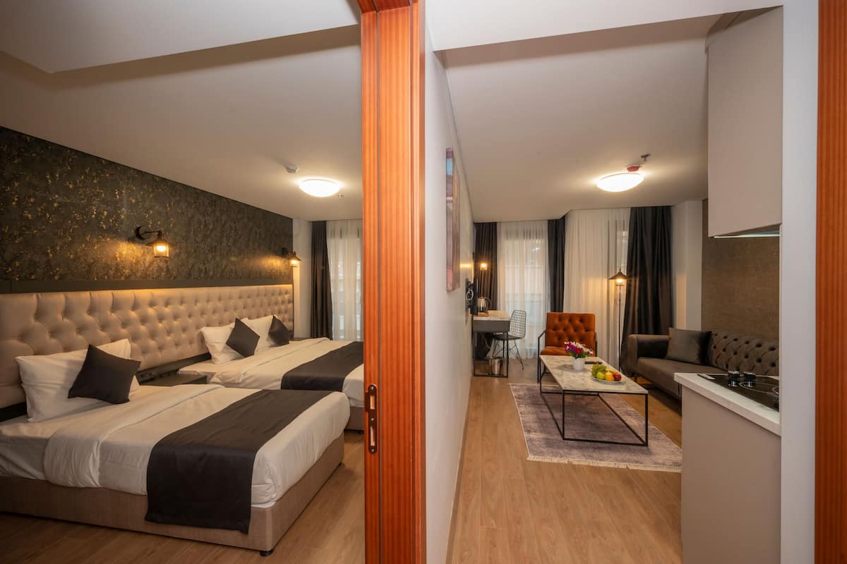 Familjesvit - flera sängar | 1 sovrum, individuell inredning, unika möbler och skrivbord