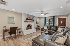 Smart-TV, peis, videospill og DVD-spiller