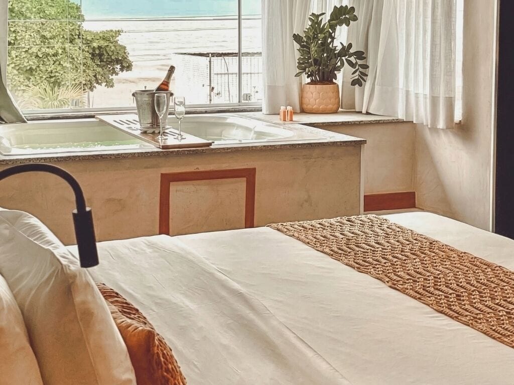 Quarto Duplo Deluxe com Vista do Mar | Frigobar, individualmente decorados, individualmente mobiliados