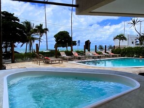 Außenpool, Liegestühle