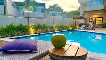 Outdoor pool, sun loungers