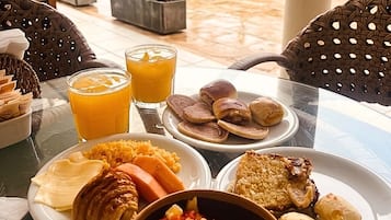 Free daily buffet breakfast