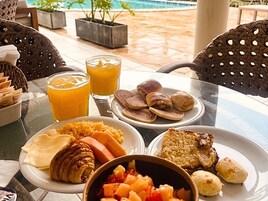Free daily buffet breakfast