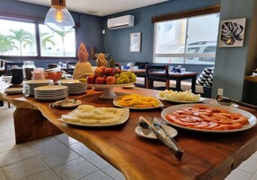 Free daily buffet breakfast