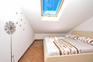 1 habitación, decoración personalizada y muebles diferentes 