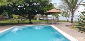 Outdoor pool - Seaside cottage with pool and private beach (Puerto Escondido)