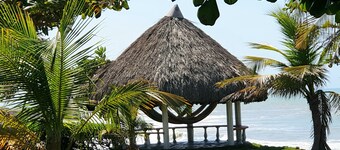 Seaside cottage with pool and private beach