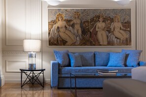 Suite (Queen) | Luxe beddengoed, een kluis op de kamer, een bureau, een laptopwerkplek