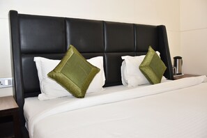 Habitación doble Deluxe | Camas con efecto memoria, wifi gratis y ropa de cama
