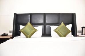 Habitación doble Deluxe | Camas con efecto memoria, wifi gratis y ropa de cama