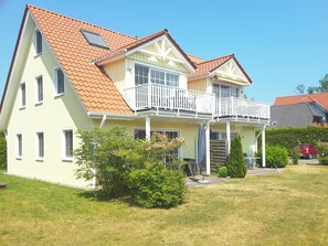 Exterior - Beautiful maisonette apartment in a quiet location, south-facing balcony, WLAN, for max. 4 p. (Prerow)