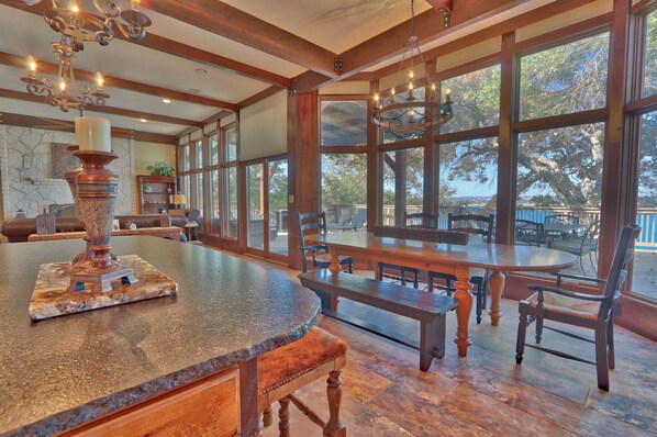 تناول الطعام