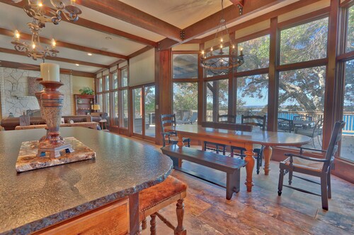 Canyon Lake is Full! Private Access Waterfront, Hot Tub, and 3 Decks