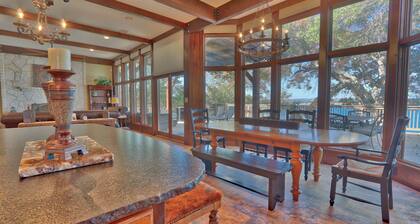 Canyon Lake is Full! Private Access Waterfront, Hot Tub, and 3 Decks