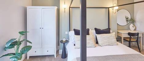 6 slaapkamers, een strijkplank/strijkijzer, wifi, beddengoed