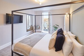 6 bedrooms, iron/ironing board, internet