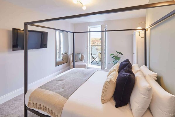 6 habitaciones, tabla de planchar con plancha, wifi y ropa de cama 