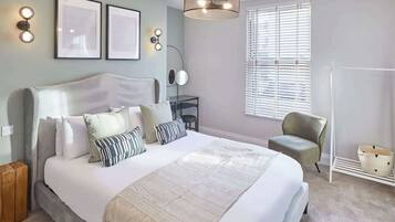 6 bedrooms, iron/ironing board, WiFi, bed sheets