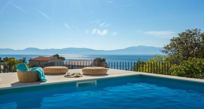 Luxury Villa Azul Makarska with a private pool and sea view