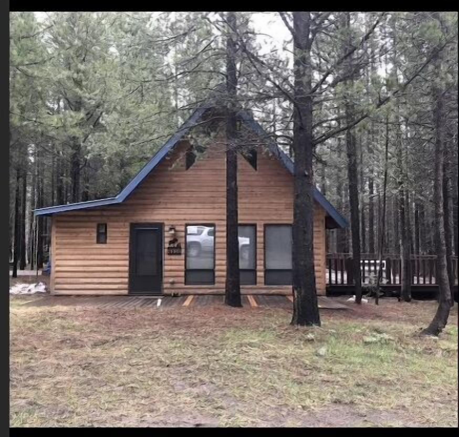 Moose Tracks Inn - Cozy Mountain Cabin only 40 minutes from Yellowstone Park