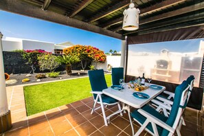 تناول الطعام بالخارج