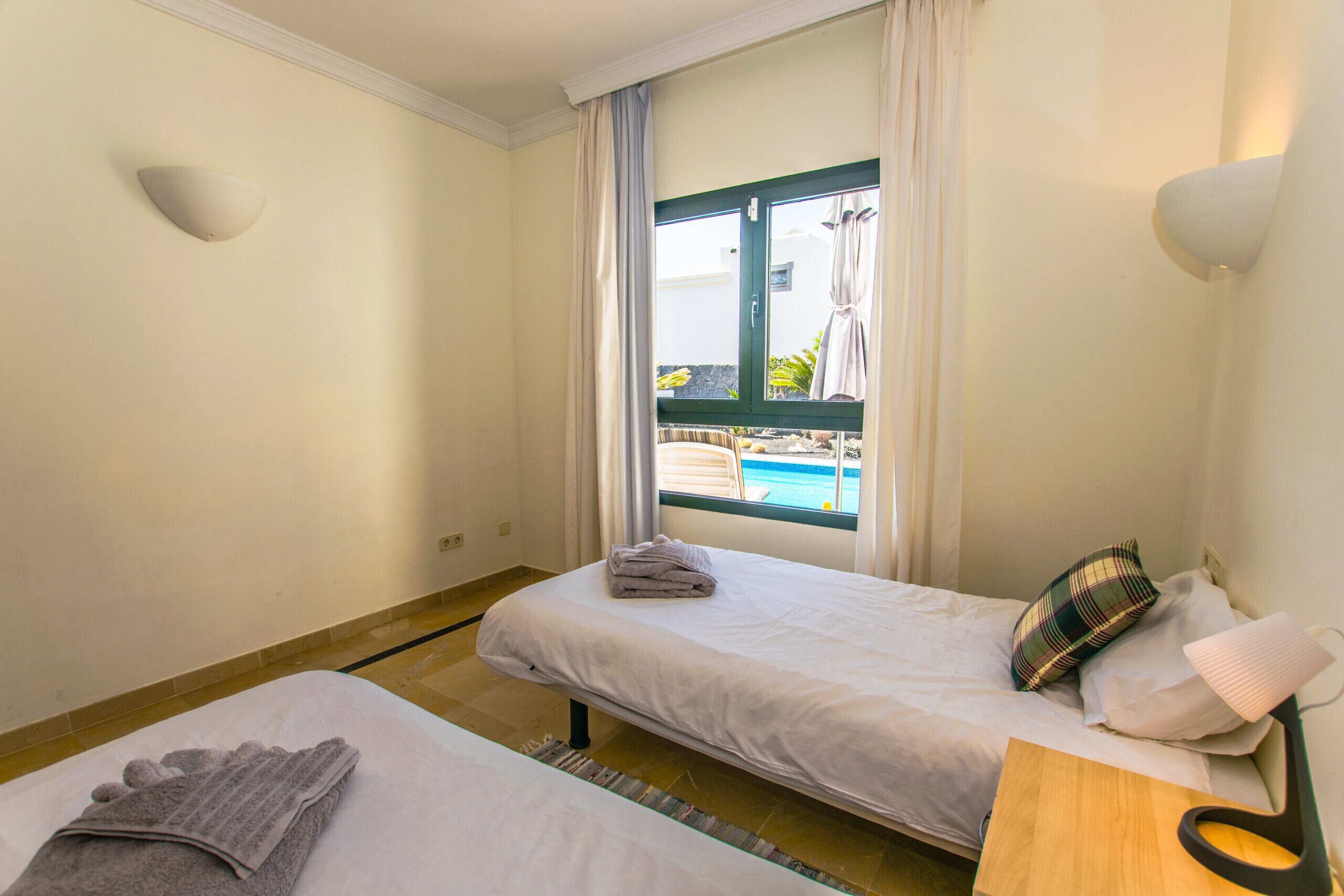 2 habitaciones, tabla de planchar con plancha y wifi gratis 