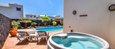 Et oppvarmet basseng