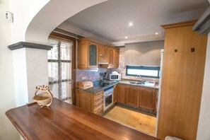 Réfrigérateur, micro-ondes, four, lave-vaisselle