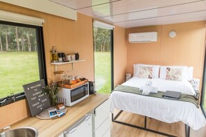 Fridge, microwave, stovetop, coffee/tea maker - Gumnut by Tiny Away S (Kangaroo Valley)