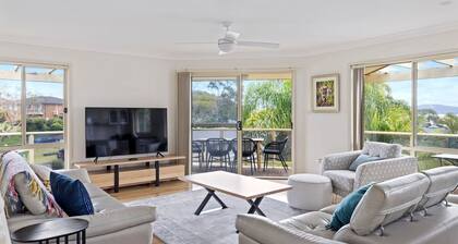 pet friendly - Views- Meters to the Beach & Anchorage Port Stephens