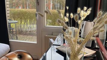 Economy-Doppelzimmer, Terrasse, Gartenblick