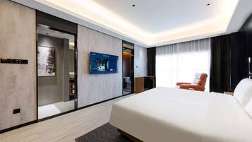 客房, 1 张特大床, 无烟房, 城市景观 (Intelligent) | 迷你吧、客房内保险箱、办公桌、收费 WiFi