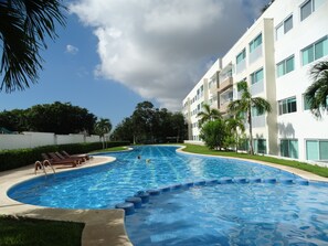 Outdoor pool - BBQ Roof Garden/hanging chairs, Semi-Olympic pool (Playa del Carmen)